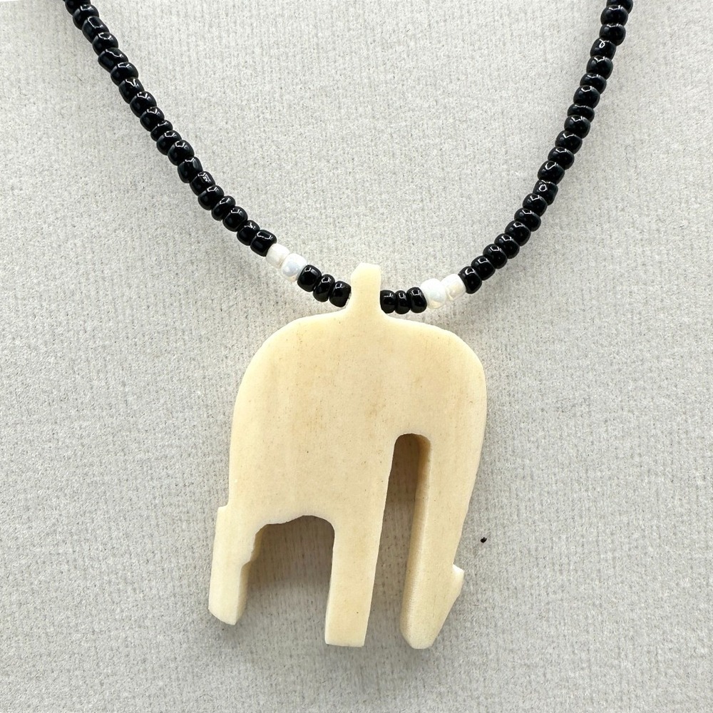 Vintage 90s Black Beaded Elephant Pendant Necklace Minimalist Women's Jewelry